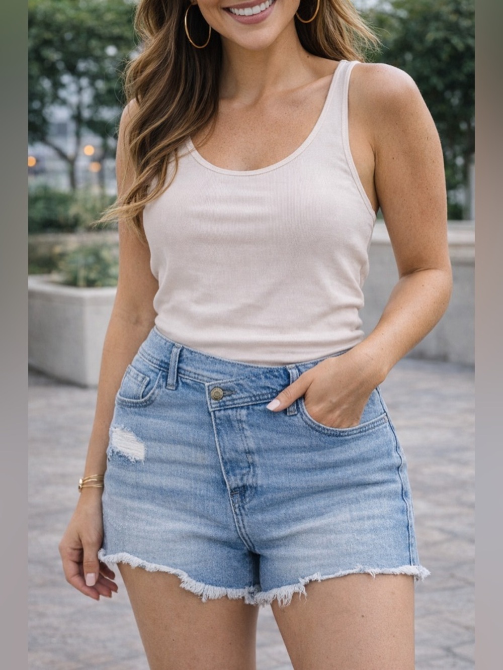 Hollister Curvy High Rise Shorts W29 Asymmetrical Button-fly Waist Distressed